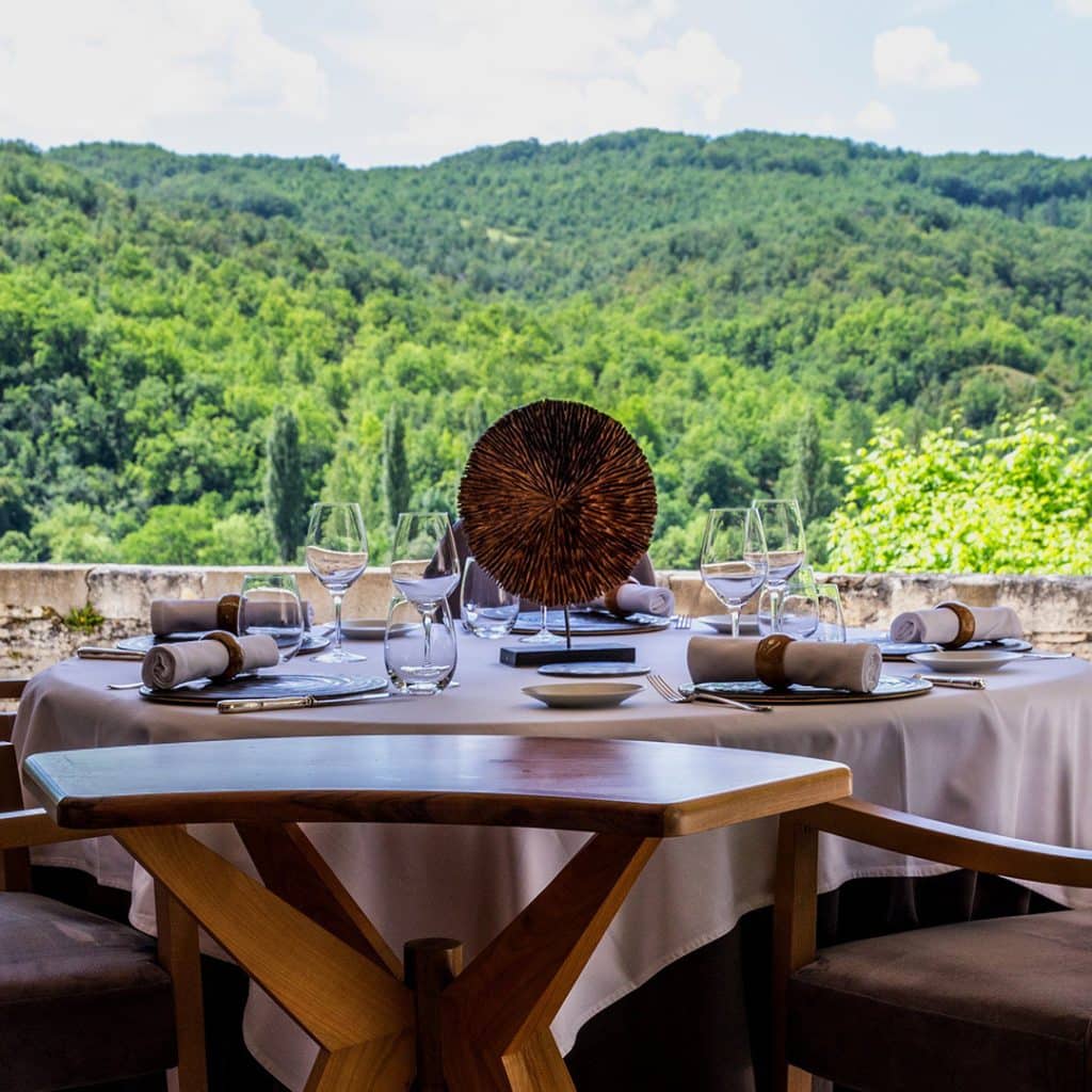 Terrasse du restaurant Le Gindreau à Saint-Médard - Bonnes Tables du Lot