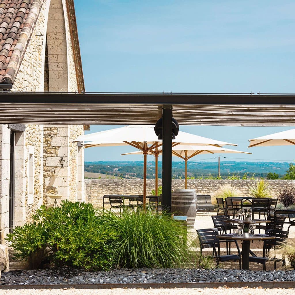 Terrasse du restaurant La table de Hautessere à Cieurac - Bonnes Tables du Lot