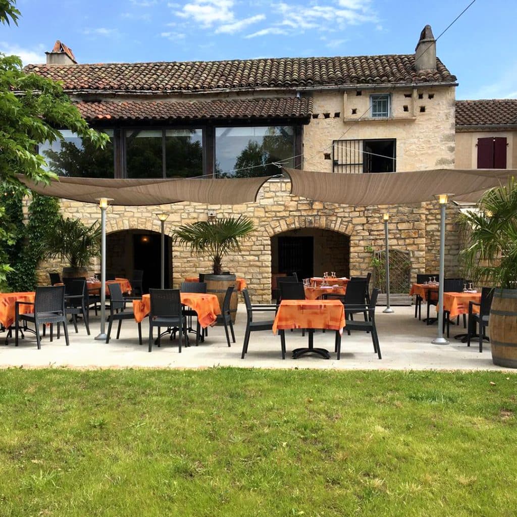 Terrasse du restaurant La Bergerie à Saint-Pierre-Lafeuille - Bonnes Tables du Lot