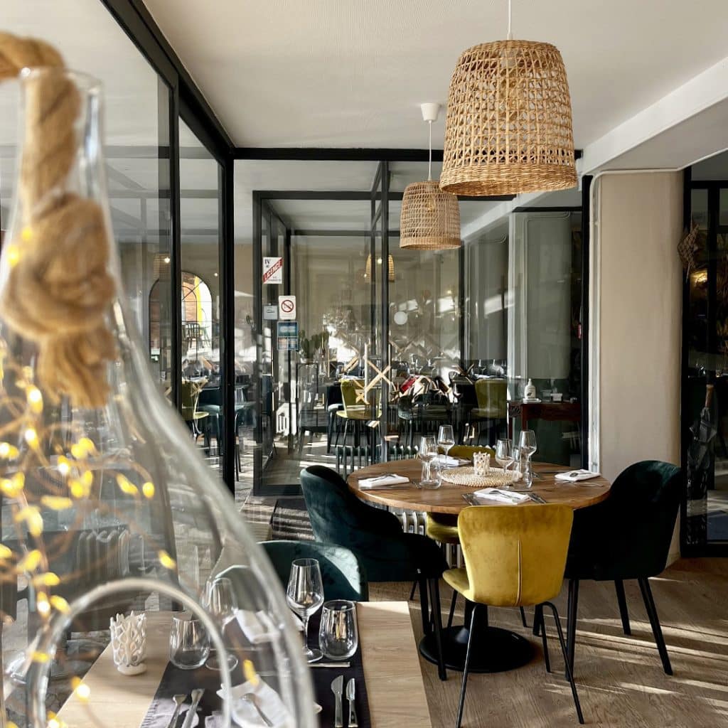 Salle du restaurant Le Vinois à Caillac - Bonnes Tables du Lot