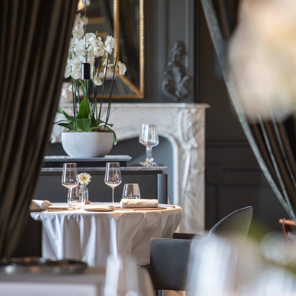 Salle du restaurant Le Duèze à Mercuès - Bonnes Tables du Lot