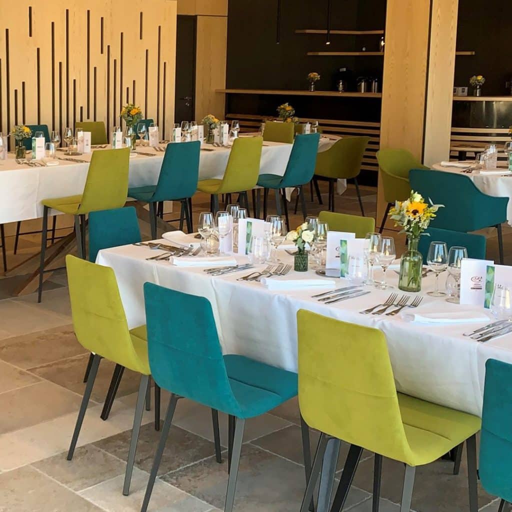 Salle du restaurant pédagogique Saveurs et Savoirs à Cahors - Bonnes Tables du Lot