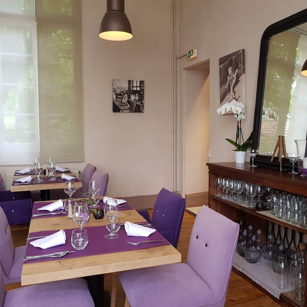 Salle du restaurant La Récréation aux Arques - Bonnes Tables du Lot